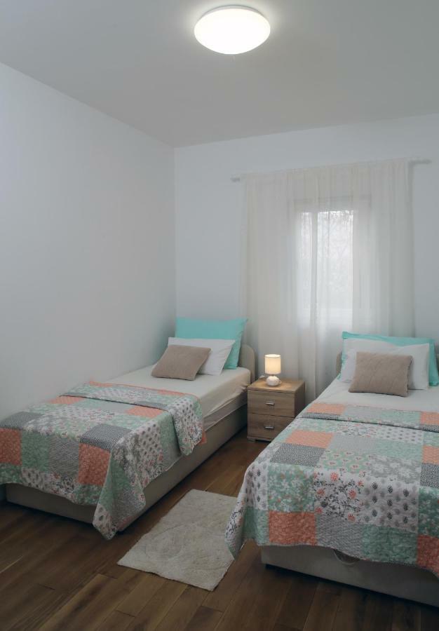 Apartman Zara Ražanj Exteriör bild